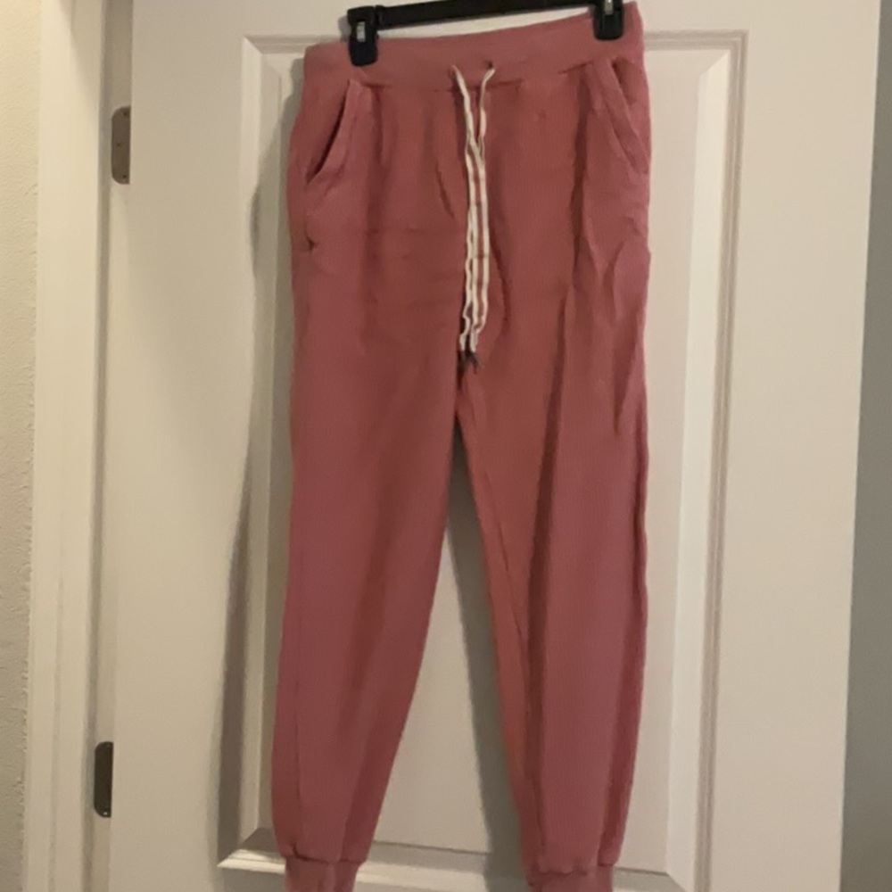 Aerie ribbed knit pants with drawstring and pockets. Rose color, sz medium